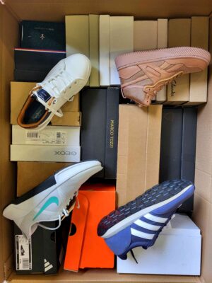 The photo shows a package with footwear in the category BS.
