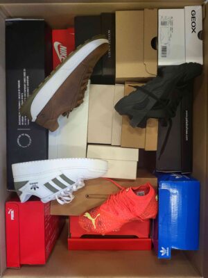 The photo shows a package with footwear in the category BS.