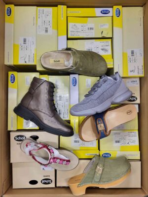 The photo shows a package with footwear in the category SM.