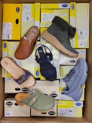 The photo shows a package with footwear in the category SM.