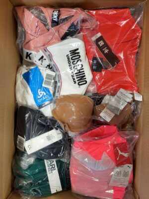 The photo shows a package with clothing in the category AU.