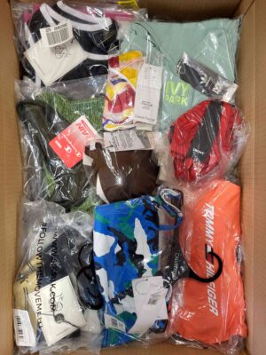 The photo shows a package with clothing in the category AU.