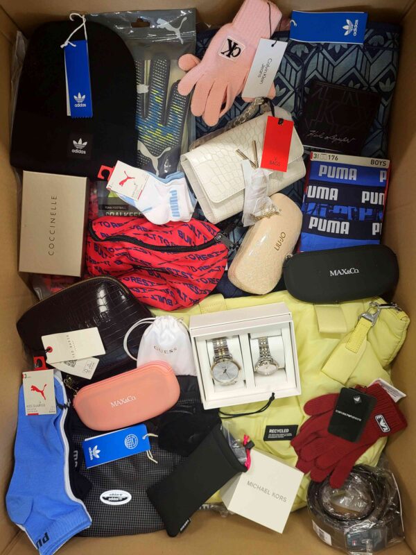 The picture shows a package with accessories in the category AA.