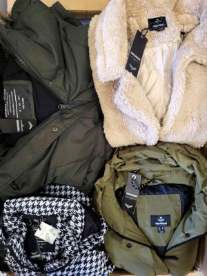The photo shows a package with clothing in the category TJ.