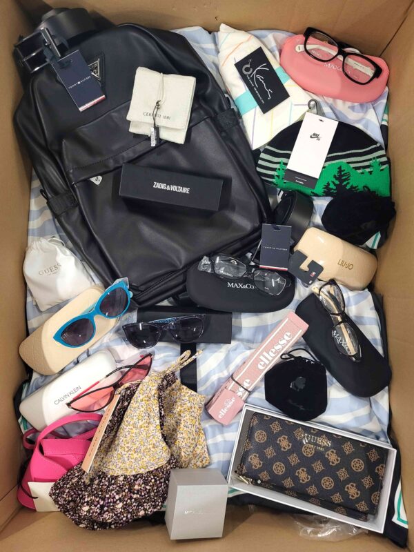 The picture shows a package with accessories in the category AA.