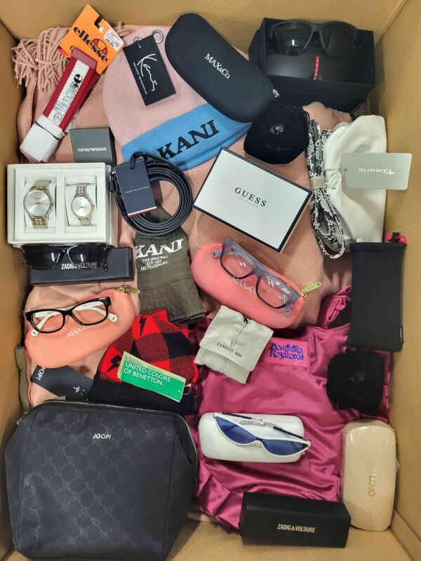 The picture shows a package with accessories in the category AA.