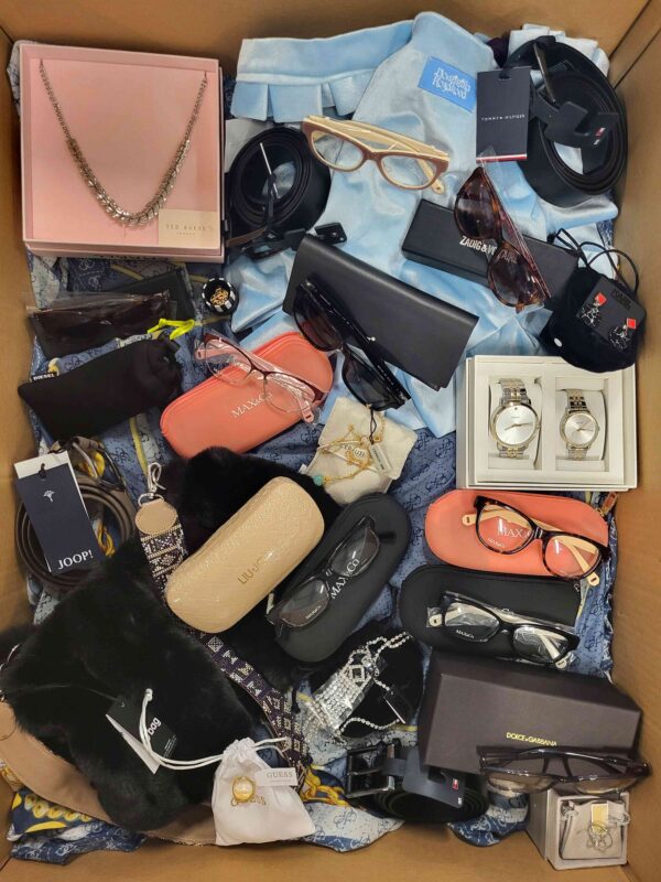 The picture shows a package with accessories in the category AA.