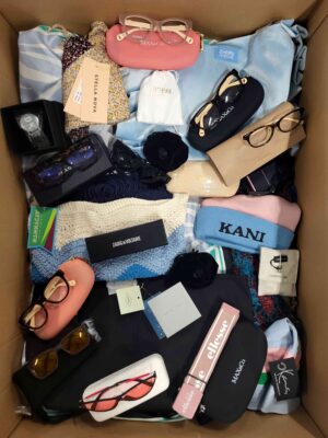 The picture shows a package with accessories in the category AA.