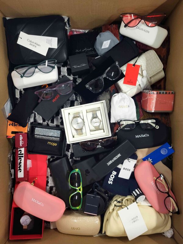 The picture shows a package with accessories in the category AA.