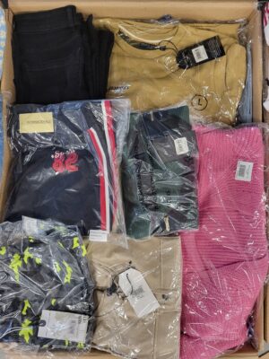 The photo shows a package with clothing in the category BB.