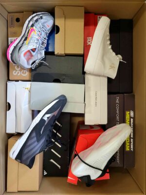 The photo shows a package with footwear in the category CS.
