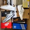 The photo shows a package with footwear in the category CS.