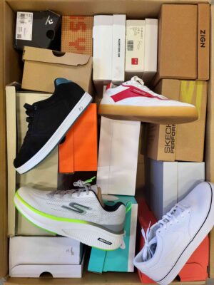 The photo shows a package with footwear in the category CS.