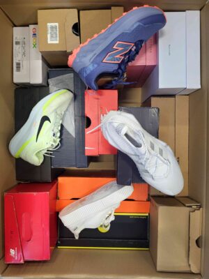 The photo shows a package with footwear in the category CS.