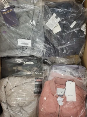 The photo shows a package with clothing in the category AJS.