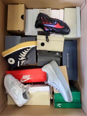 The photo shows a package with footwear in the category CS.
