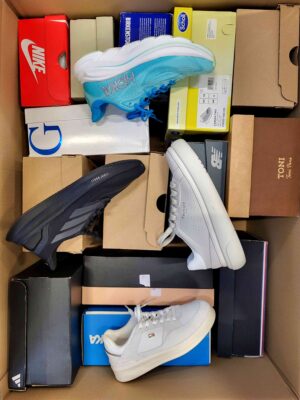 The photo shows a package with footwear in the category CS.