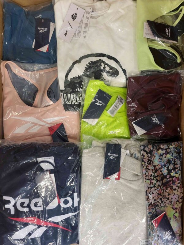 The photo shows a package with clothing in the category R.