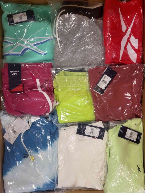 The photo shows a package with clothing in the category R.