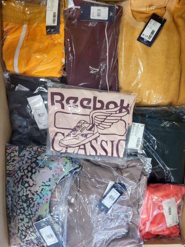 The photo shows a package with clothing in the category R.