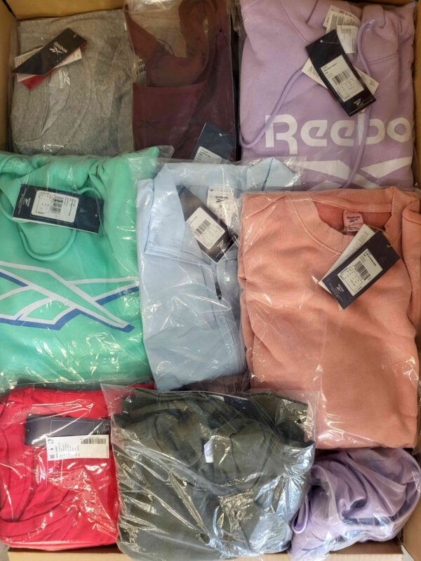 The photo shows a package with clothing in the category R.