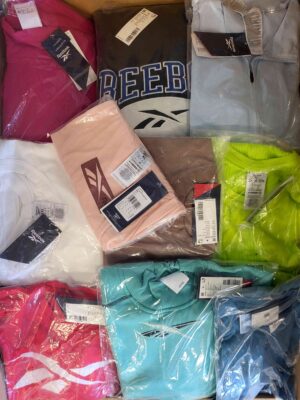 The photo shows a package with clothing in the category R.