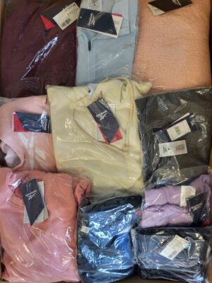 The photo shows a package with clothing in the category R.