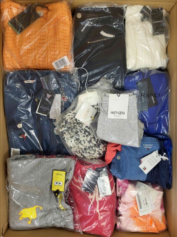 The photo shows a package with clothing in the category K.