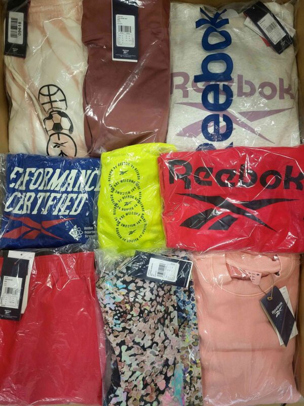 The photo shows a package with clothing in the category R.
