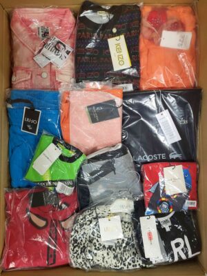 The photo shows a package with clothing in the category K.