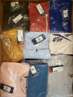 The photo shows a package with clothing in the category R.