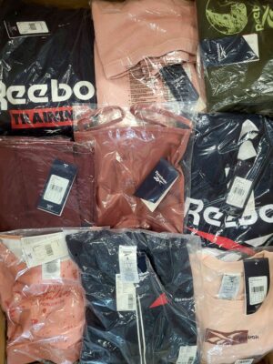 The photo shows a package with clothing in the category R.