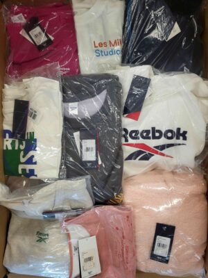 The photo shows a package with clothing in the category R.