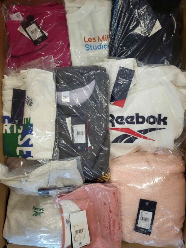 The photo shows a package with clothing in the category R.