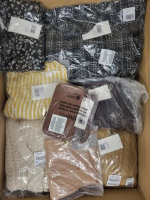 The photo shows a package with clothing in the category YA.