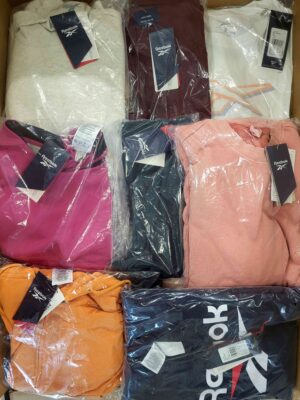 The photo shows a package with clothing in the category R.