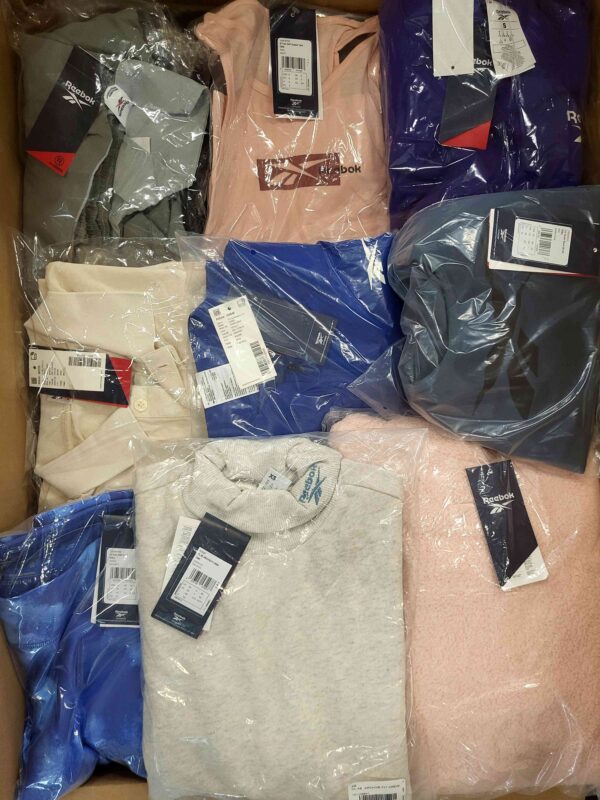 The photo shows a package with clothing in the category R.