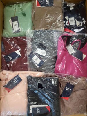The photo shows a package with clothing in the category R.