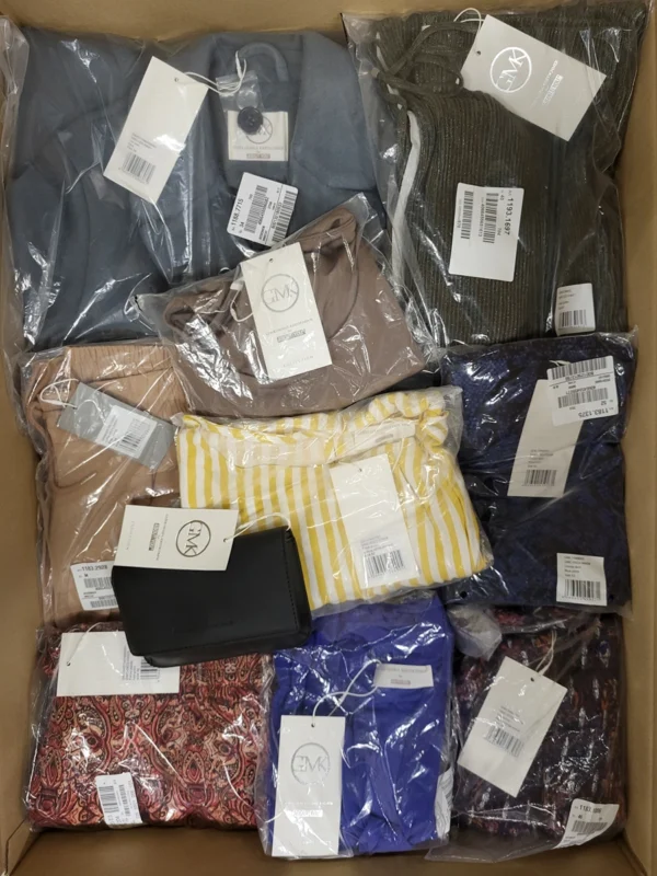 The photo shows a package with clothing in the category YA.