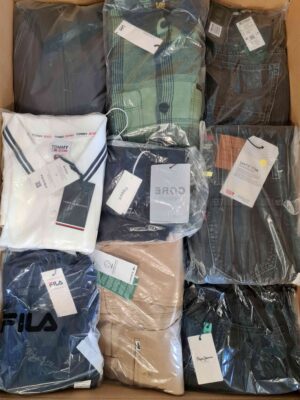 The photo shows a package with clothing in the category AM.