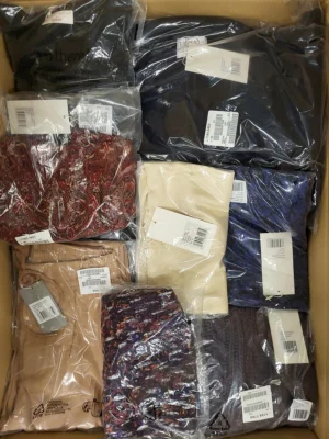 The photo shows a package with clothing in the category YA.