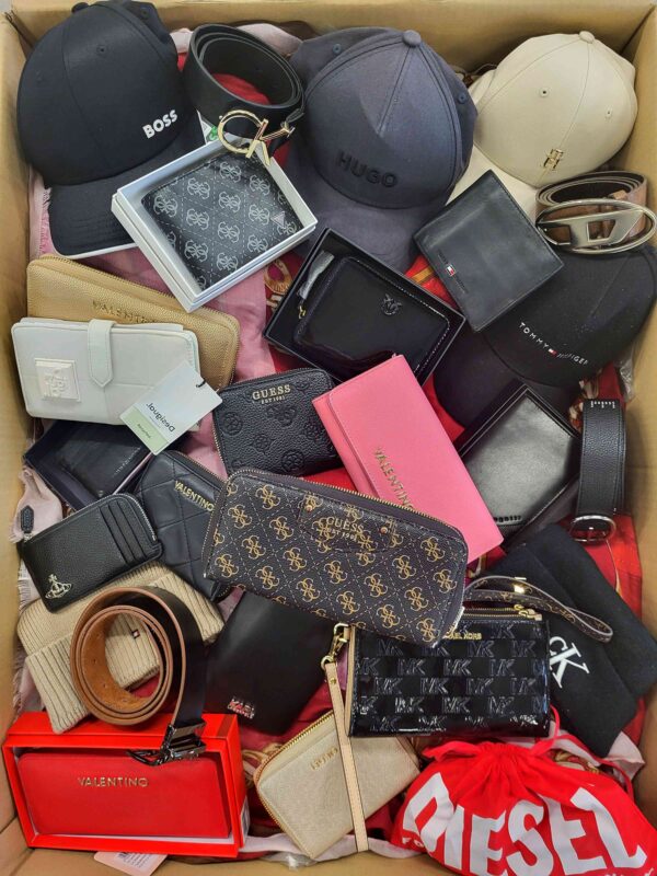 The picture shows a package with accessories in the category AC.