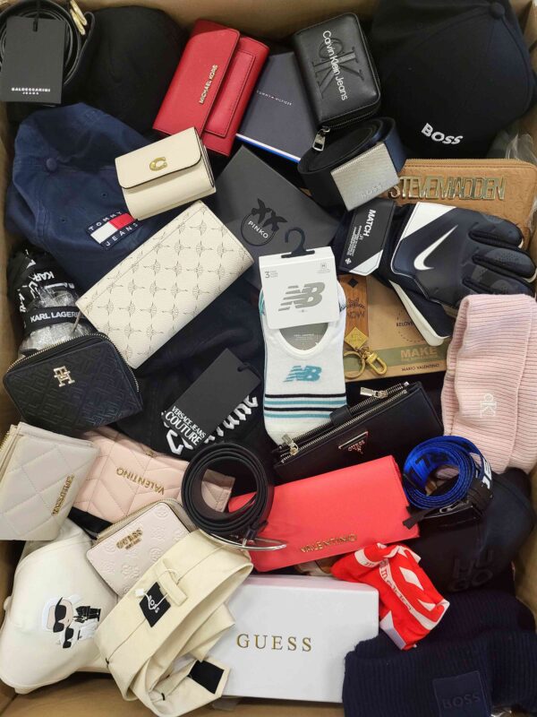 The picture shows a package with accessories in the category AC.