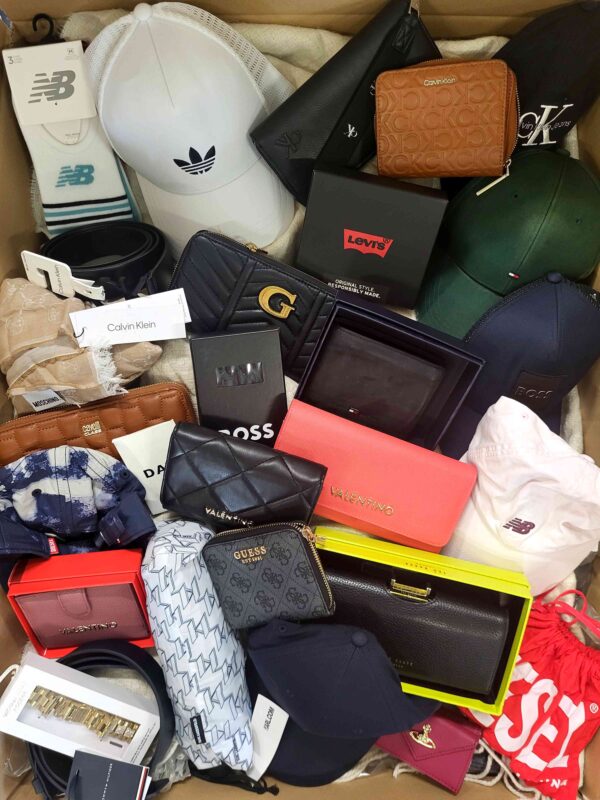 The picture shows a package with accessories in the category AC.