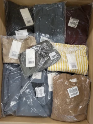 The photo shows a package with clothing in the category YA.