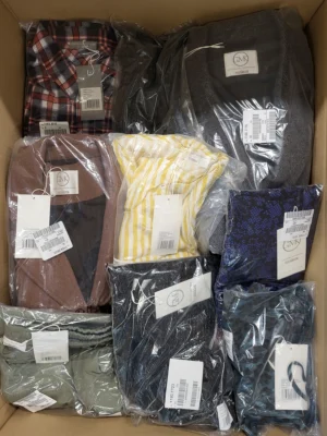 The photo shows a package with clothing in the category YA.