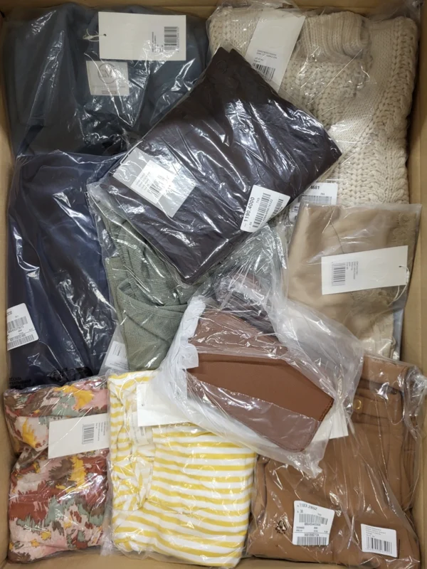 The photo shows a package with clothing in the category YA.