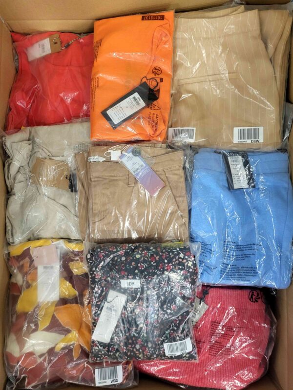 The photo shows a package with clothing in the category AR.