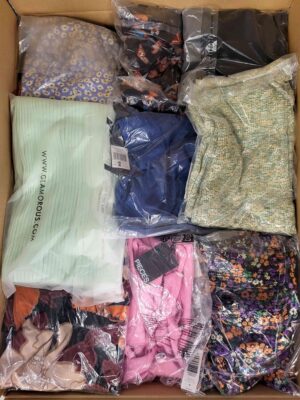 The photo shows a package with clothing in the category AR.