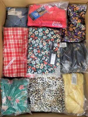 The photo shows a package with clothing in the category AR.
